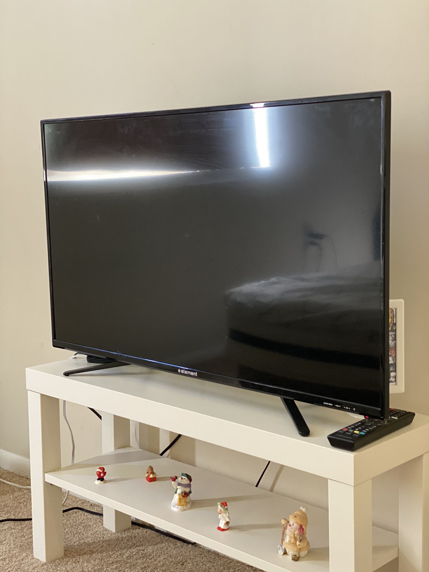 TV ELEMENT 40” FOR SALE