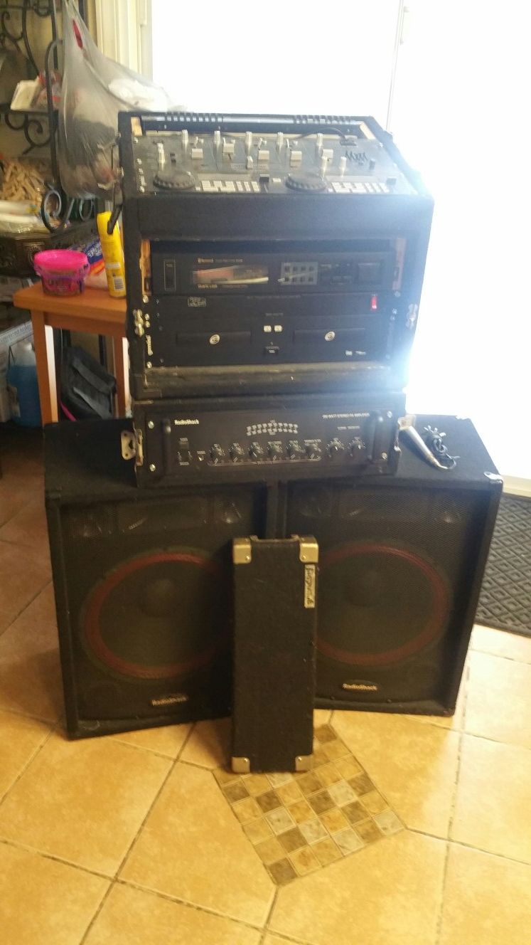 I have this nice DJ setup here 15 inch subwoofers 250 W atwomplifier with equalizer an AM FM receiver