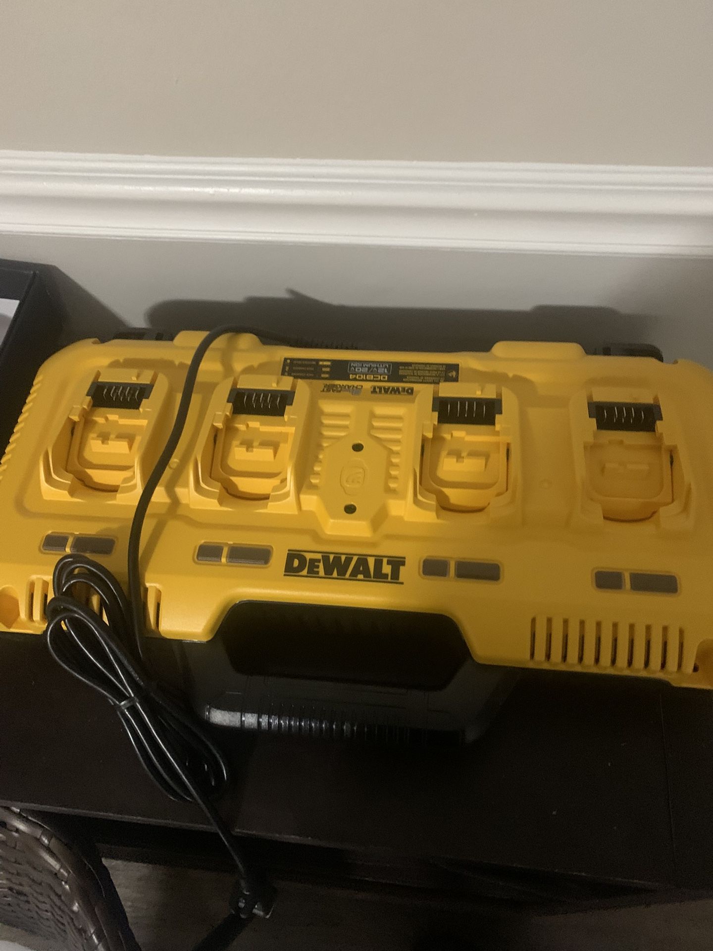 Dewalt 4 Battery Charger
