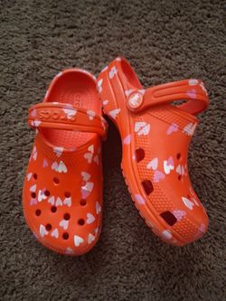 $12.! CROCS / HEARTS (Size 13-Y).