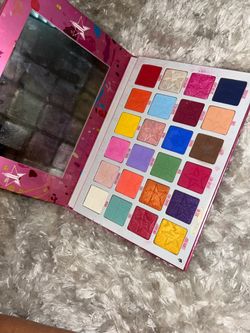 Eyeshadow palette Jeffree star