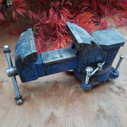 Irwin 4" Swivel Base Vise with Anvil And Pipe Jaws