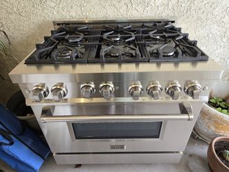 Range Gas  Zline  6 Burners  Stainless Steel  Deliver And Installation Available 