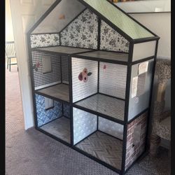 Large Doll House - FREE!