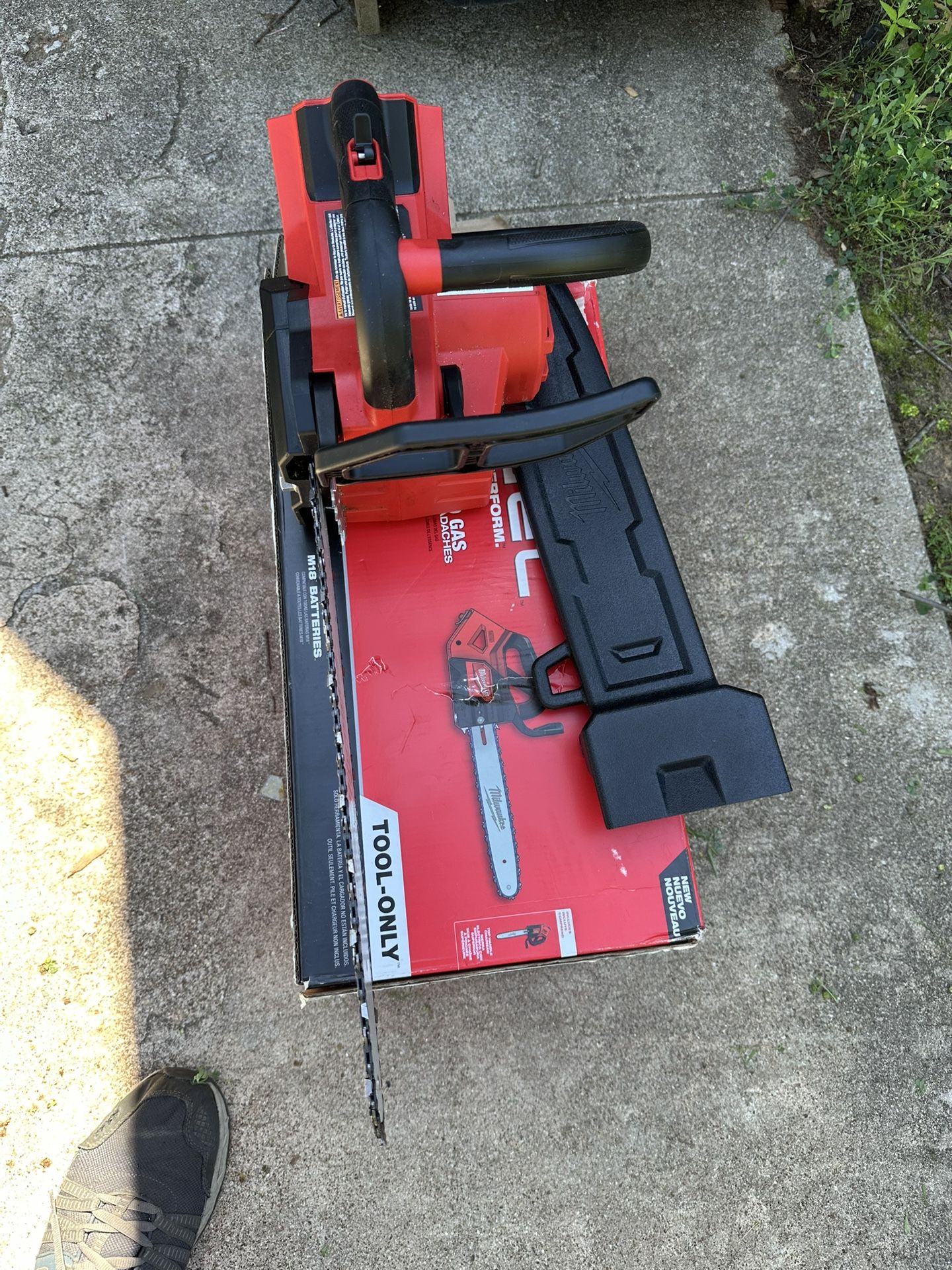 Milwaukee M18 FUEL 14 in. 18V Lithium-lon Brushless Cordless Battery Top Handle Chainsaw (Tool Only)