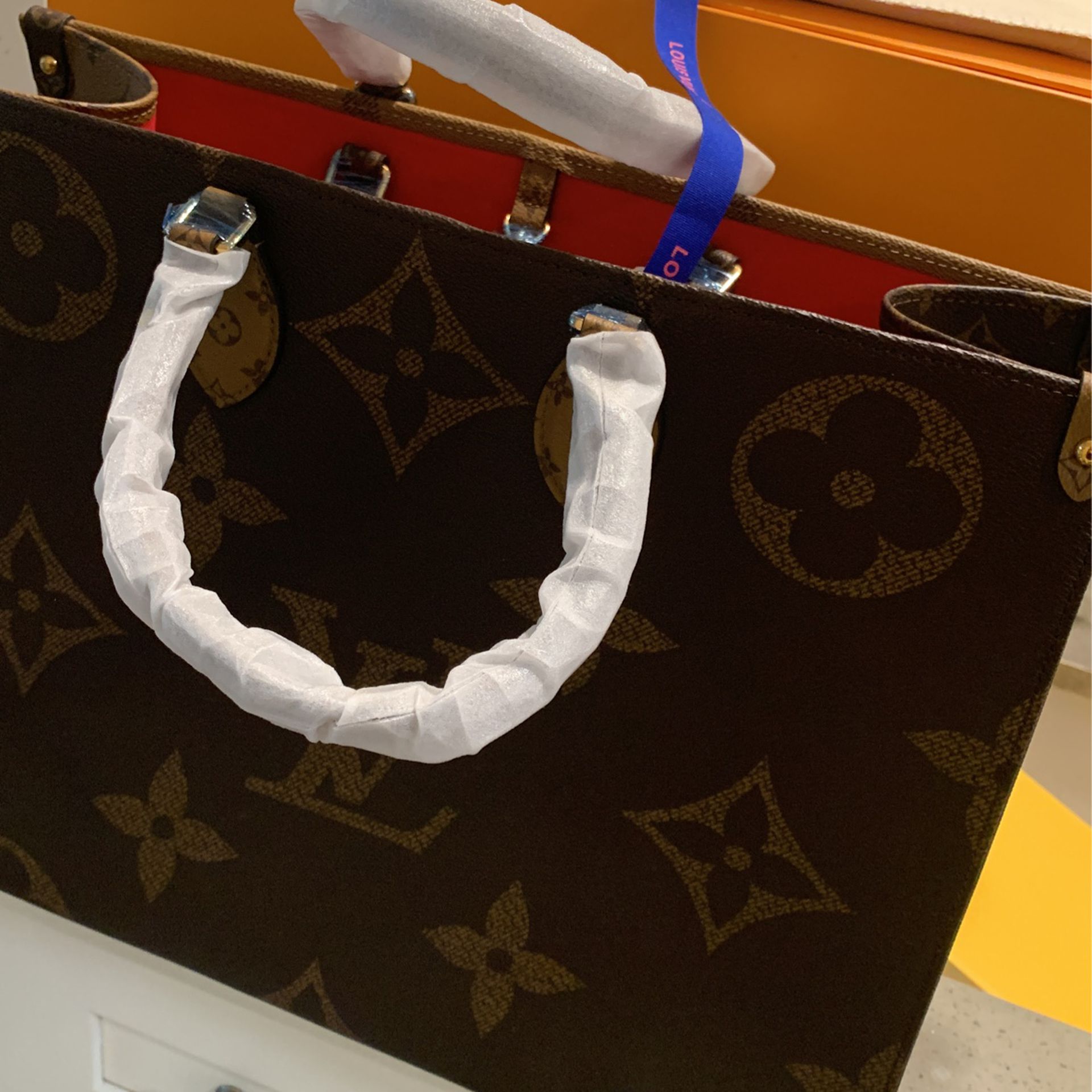 M44576 Onthego Tote Bag Lv for Sale in Los Angeles, CA - OfferUp