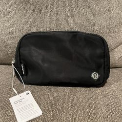 Lululemon Everywhere Belt Bag Fanny Pack Backpack Black 1L