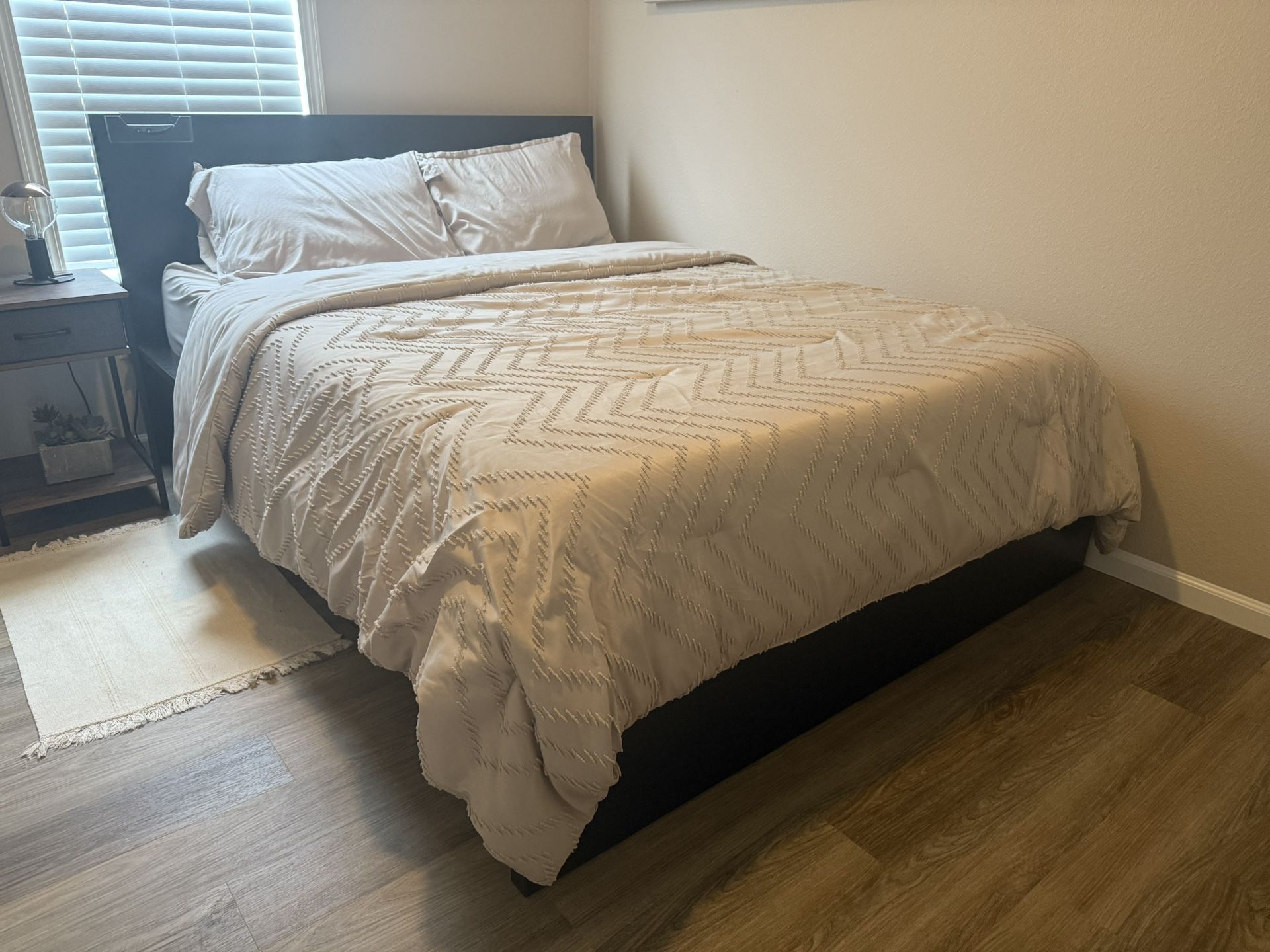 Queen Bed + Frame w/ Head & Foot Adjuster