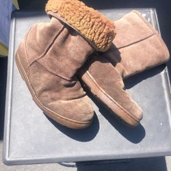 Size 8 Bear paw Ugg Boots Shoes