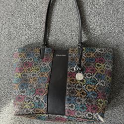 CALVIN KLEIN Suri Logo Tote