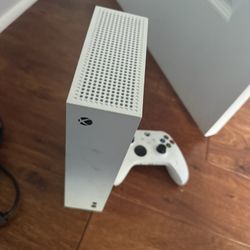 Xbox No Disc With Two Controllers 