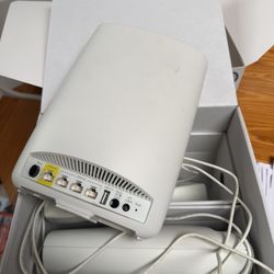 Netgear Orbi RBR50 With Satellite