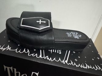 Coffin sandals