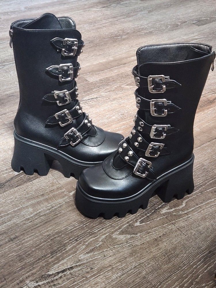 Womens Black Chunk Buckle Boots Size 5