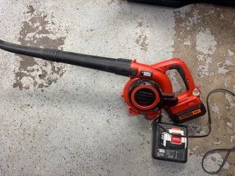 Black n Decker 40v Leaf Blower With Two Batteries And Charger