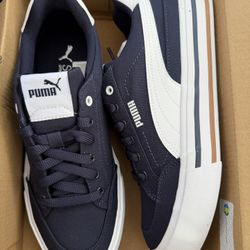 Puma  Court Classic Vulcanised Formstrip Unisex Sneakers