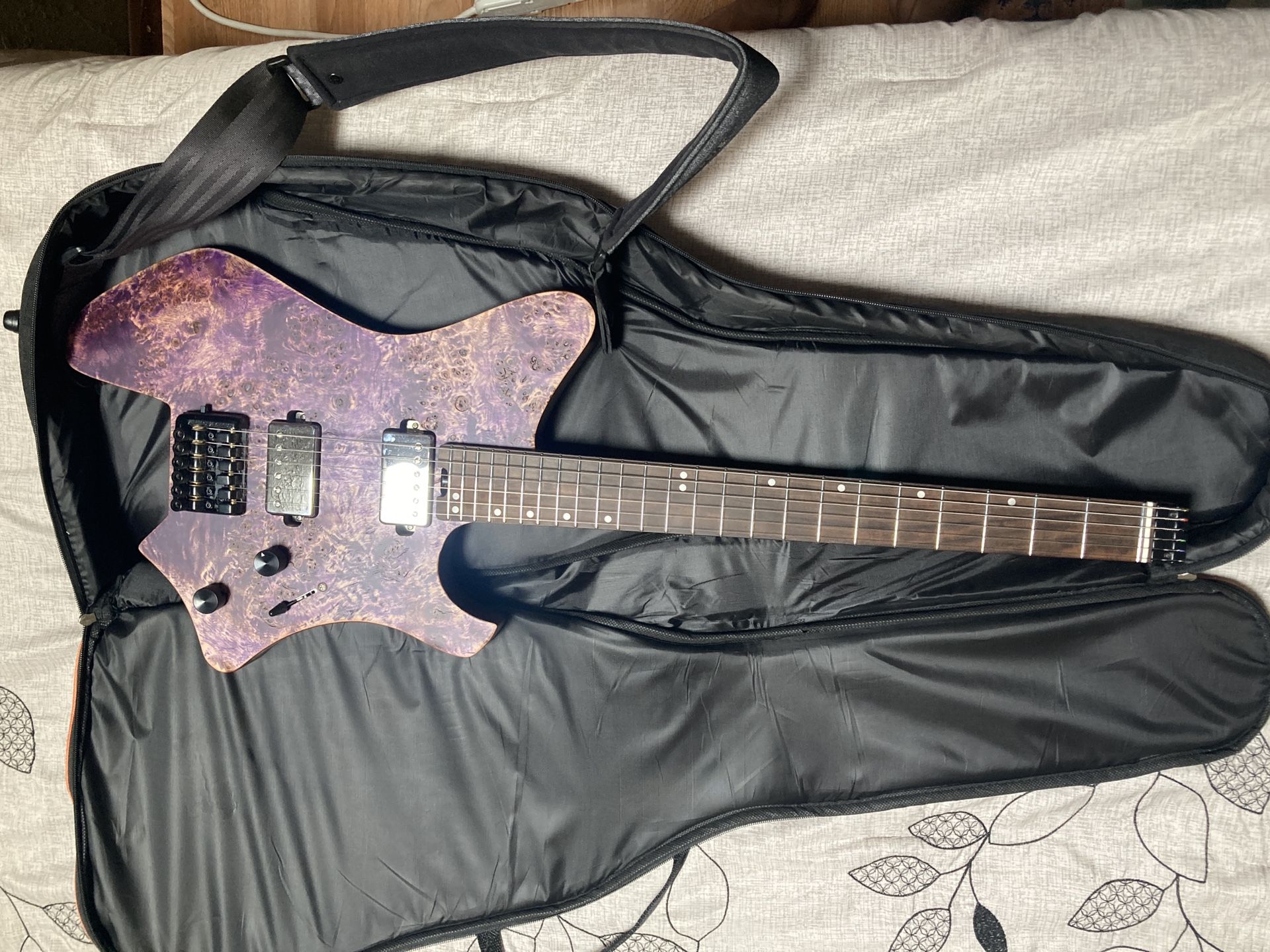 EART GW2 Headless Electric Guitar W/ Basiner Strap And Gig Bag