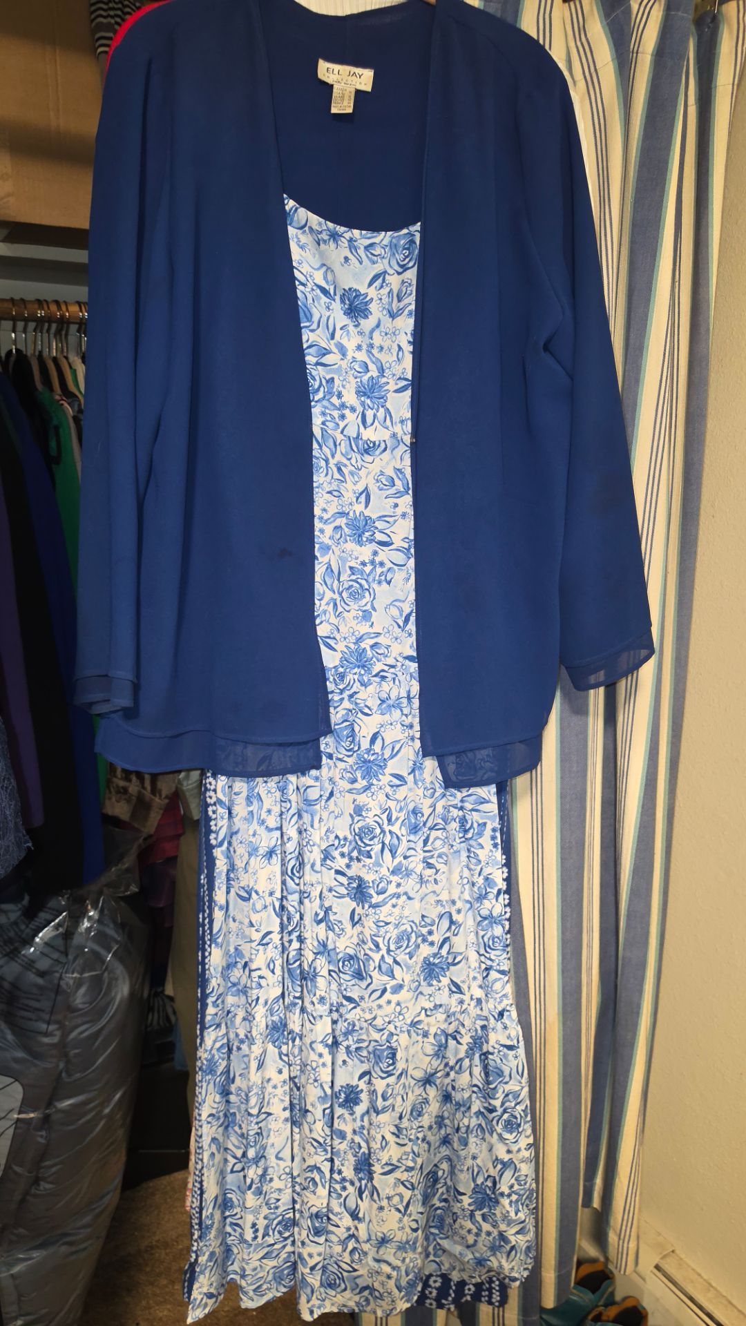 Beautiful blue $white dress with blue jacket. Large 20$