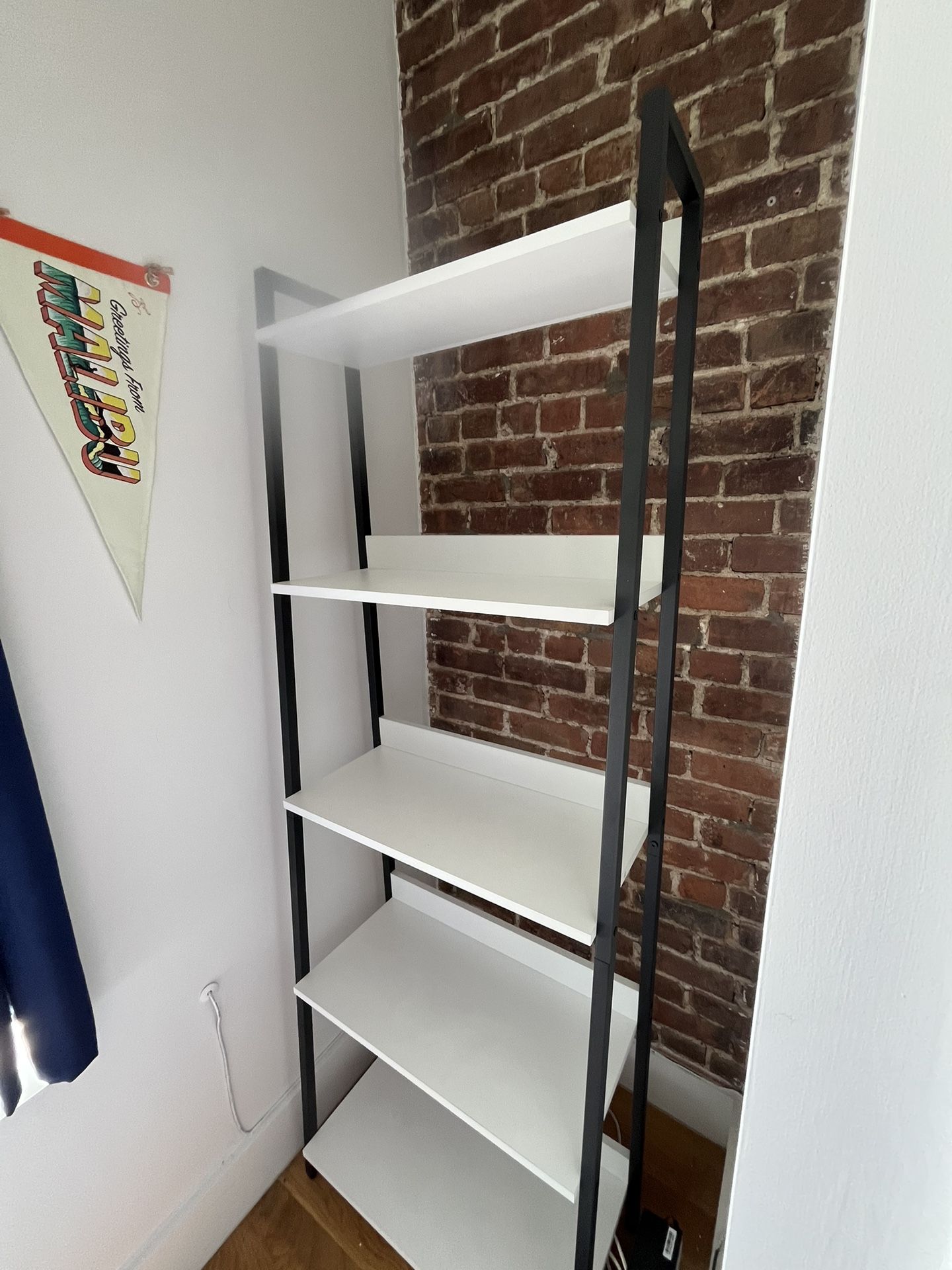 π Stylish Bookshelf for Sale β Modern, Sturdy, and Affordable! π‘