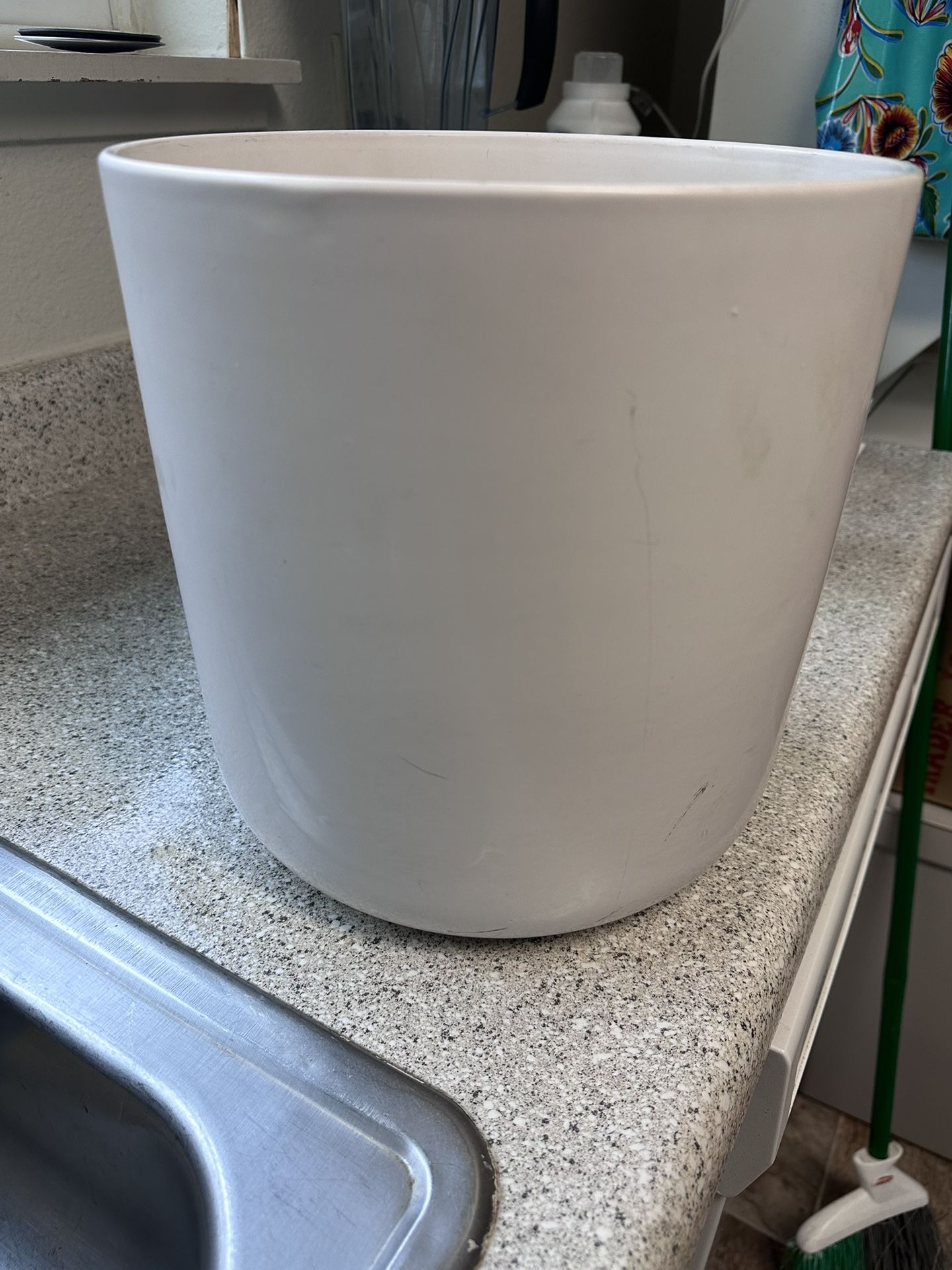 Large white Plant Pot