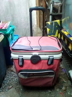 Rolling Cooler with top compartment