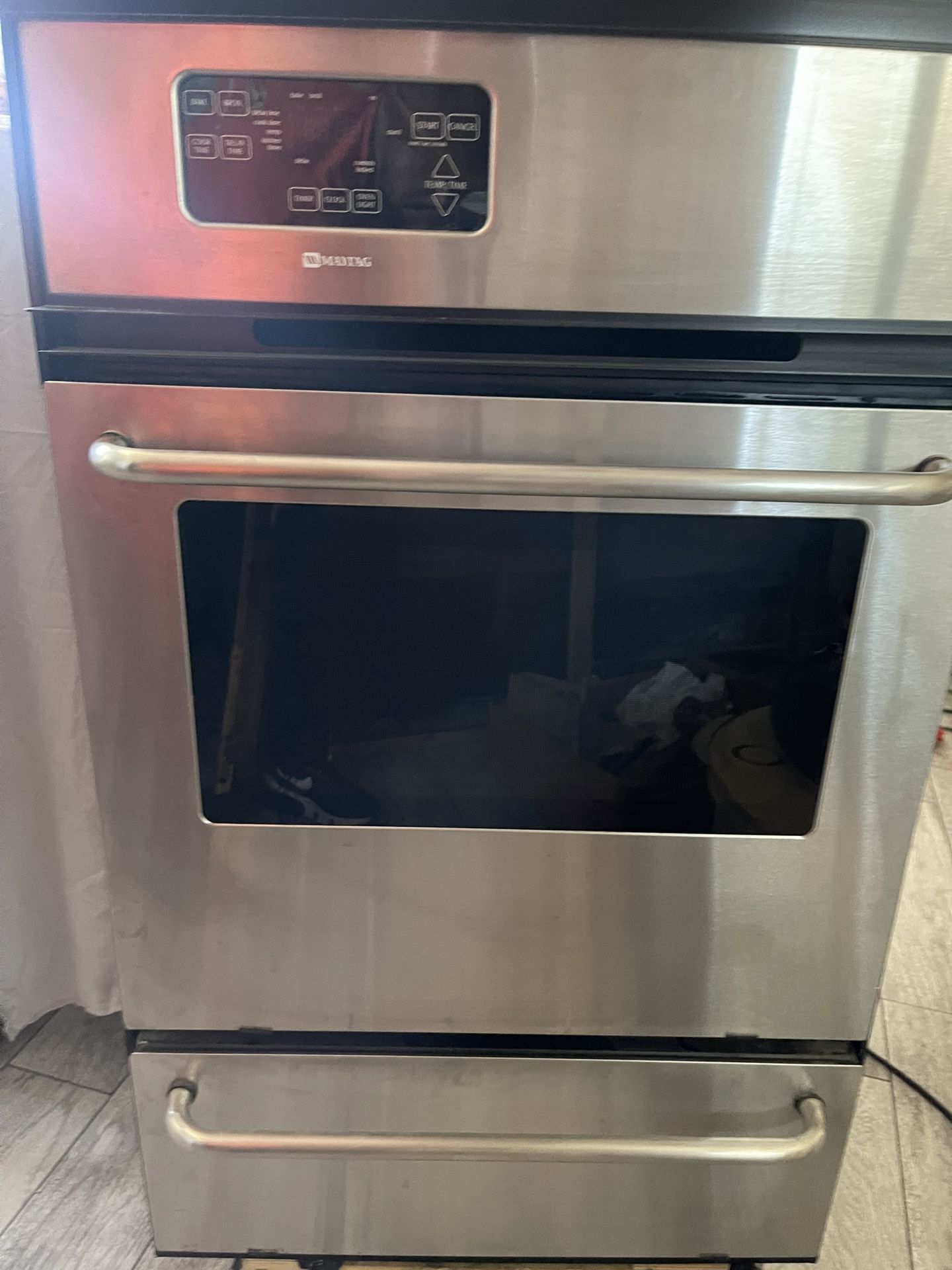 Maytag Stainless Steel 24” Wall Oven for Sale in Cypress, CA OfferUp