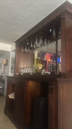 Bar con espejo