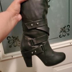 Black Knee High Boots Zipper Back Cute Design..Good CONDITION!