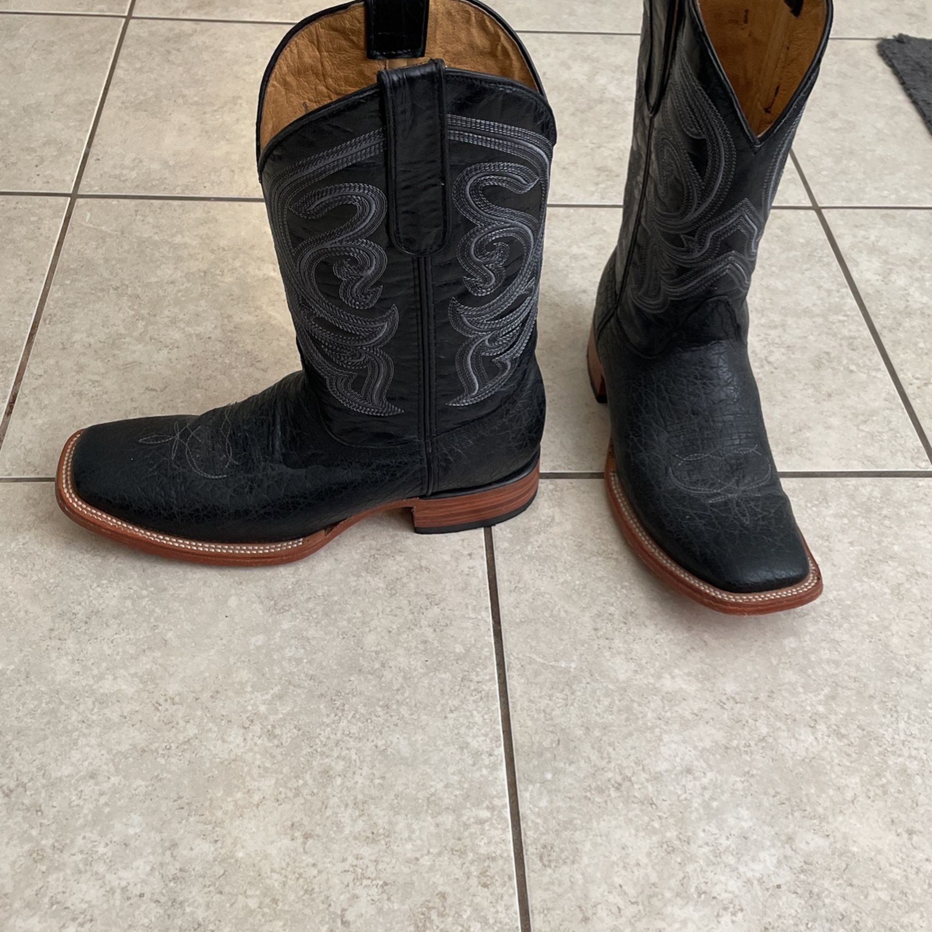 Males cowboy boots