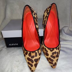 Block heel leopard shoes