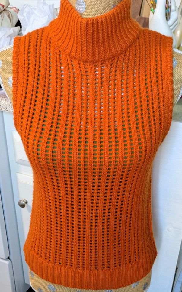 🧡Up. Orange ChunkyKnitVest
Cozy, stylish, and perfect for layering! This vibrant orange chunky knit vest adds a fun pop of color to any outfit.
-