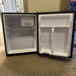 whirlpool mini fridge w/ freezer