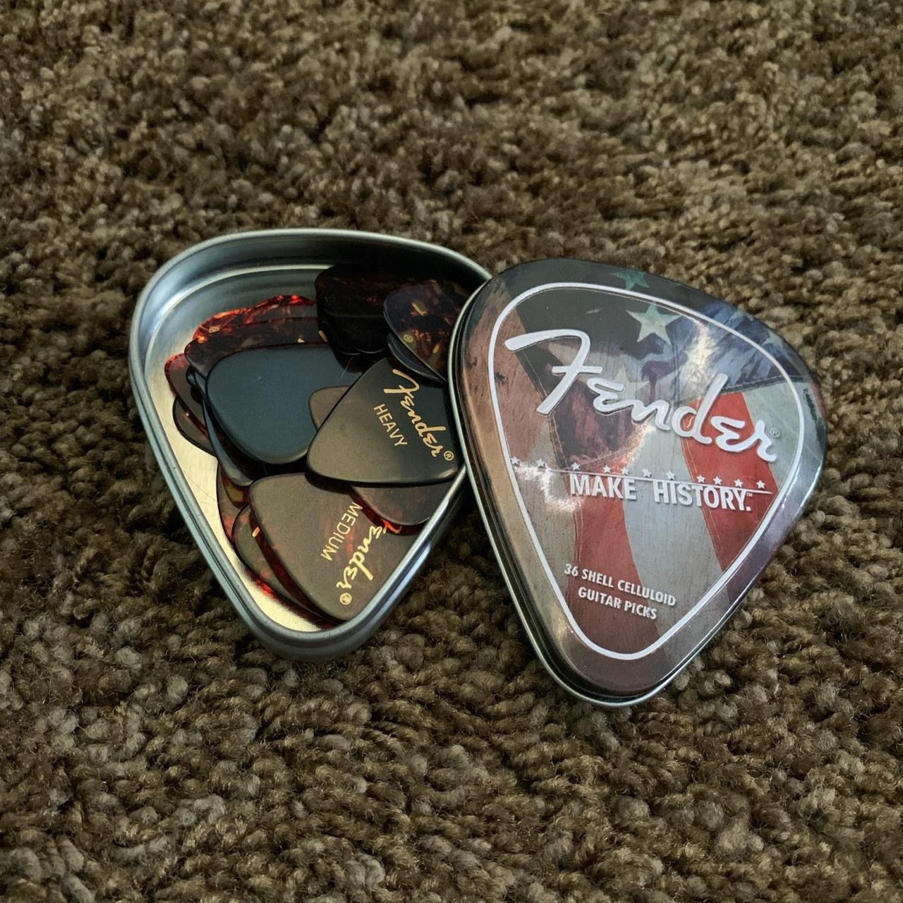 36 Brand New Fender Guitar Picks