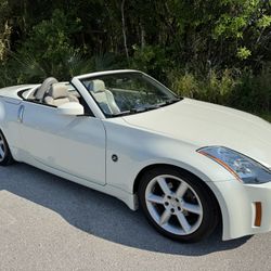 2005 NISSAN 350Z TOURING 104K MILES* SUPER CLEAN CONVERTIBLE 3.5L AUTO  ONLY 104,000 MILES  CLEAN FLORIDA TITLE  PEARL WHITE  LEATHER INTERIOR LIKE NE