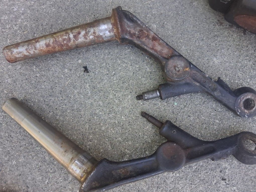 VW type 3 LOWER TORSION ARMS L AND R SET.