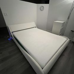 Free Queen Size Bed And Matrress 