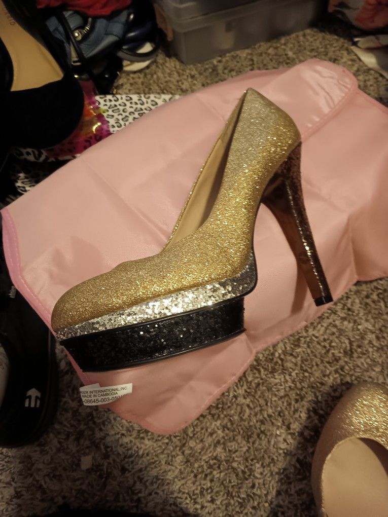 Black and Gold Betsy Johnson heels