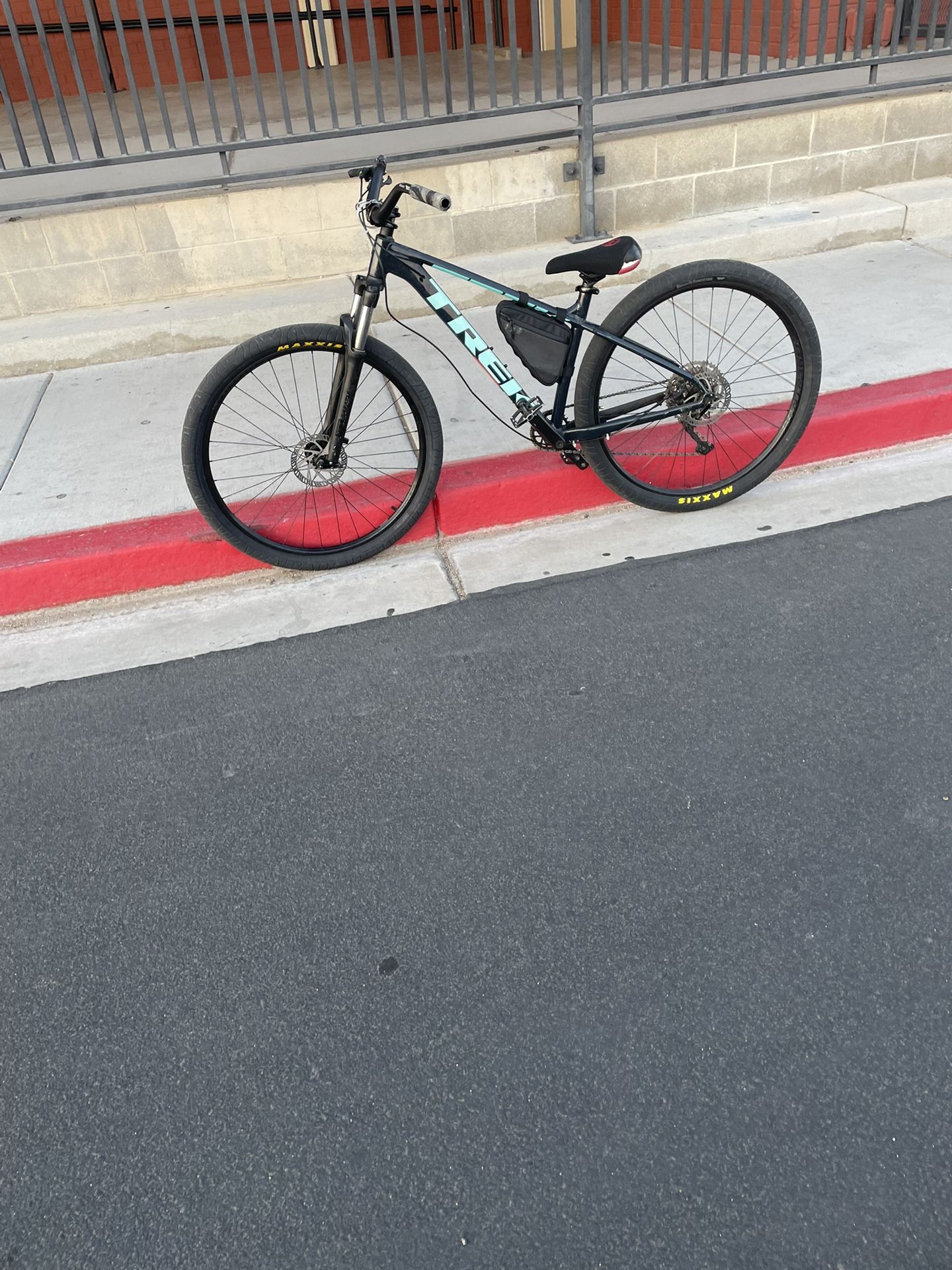 Trek mtb built into wheelie bike (hmu for parts)