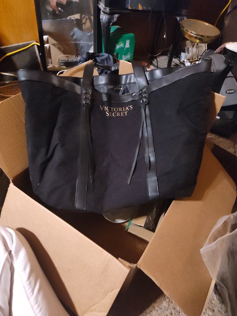 Victoria Secrets Tote Bad Never Used