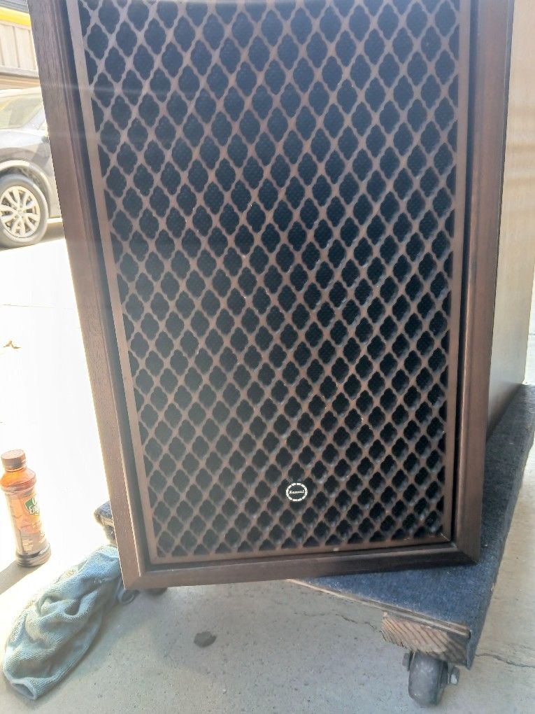 Pair Of Sansui SP 200 Vintage Home Speakers