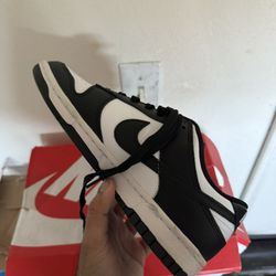 MENS SIZE 9 / Nike Dunks 