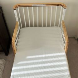 Nestig cloud Crib/ Toddler Bed