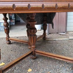 ANTIQUE 1900 DINING ROOM TABLE