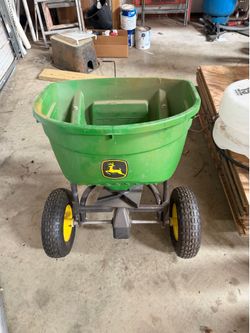 John Deere spreader