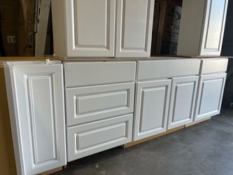 Kitchen cabinets in satin white