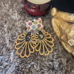 Handmade Hand Painted Black And Gold  Earrings