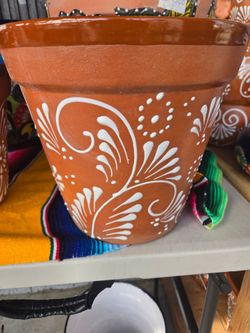 💥15% off maceta cielito lindo  (9.5×10.5)  $ 35.  Tel (contact info removed)