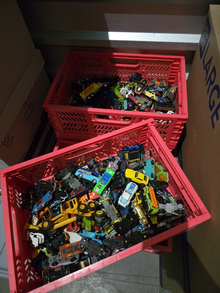 150 Hot Wheels Die Cast Cars LOOSE