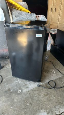 Working Perfect Mini Fridge Black Keystone From Home Depot Works Perfect Was At Work And Don’t Work There Anymore! $120 OBO 