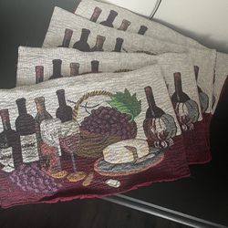 4 Canvas Placemats With wine And Grape Design 